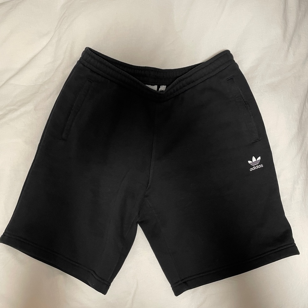 LIKE NEW CONDITION Adidas essential fleece short trefoil in black